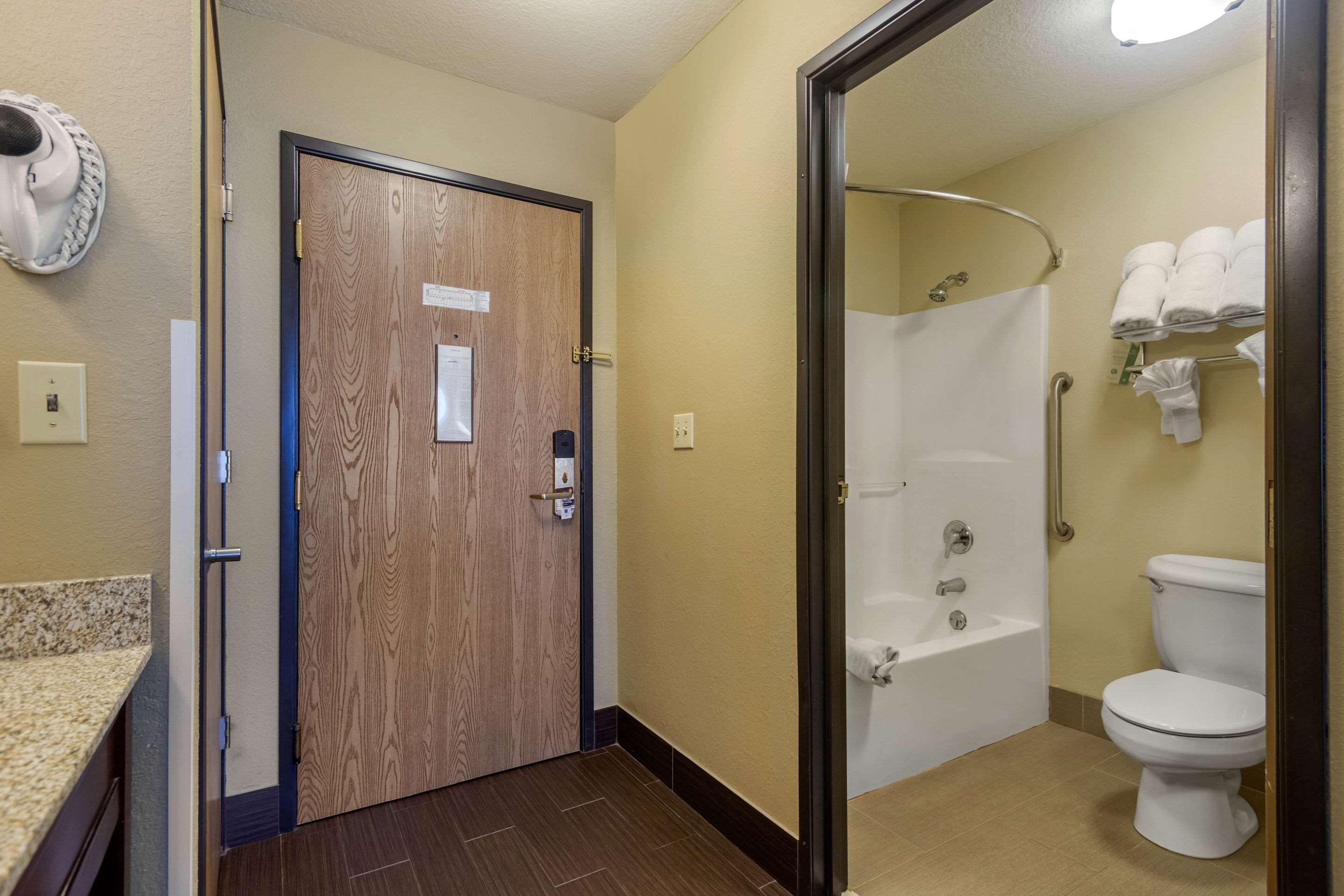 Comfort Inn & Suites Pittsburg Esterno foto