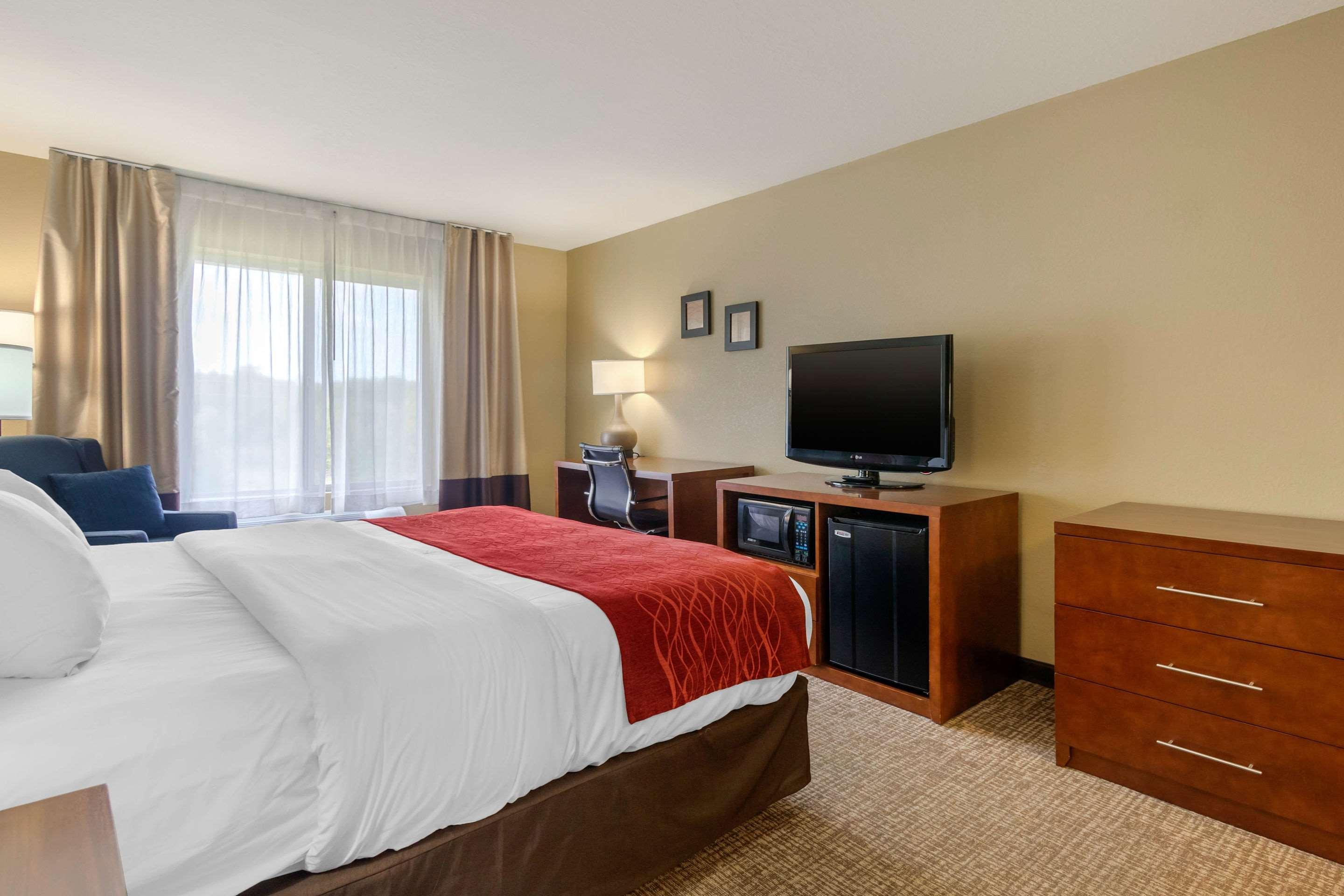 Comfort Inn & Suites Pittsburg Esterno foto