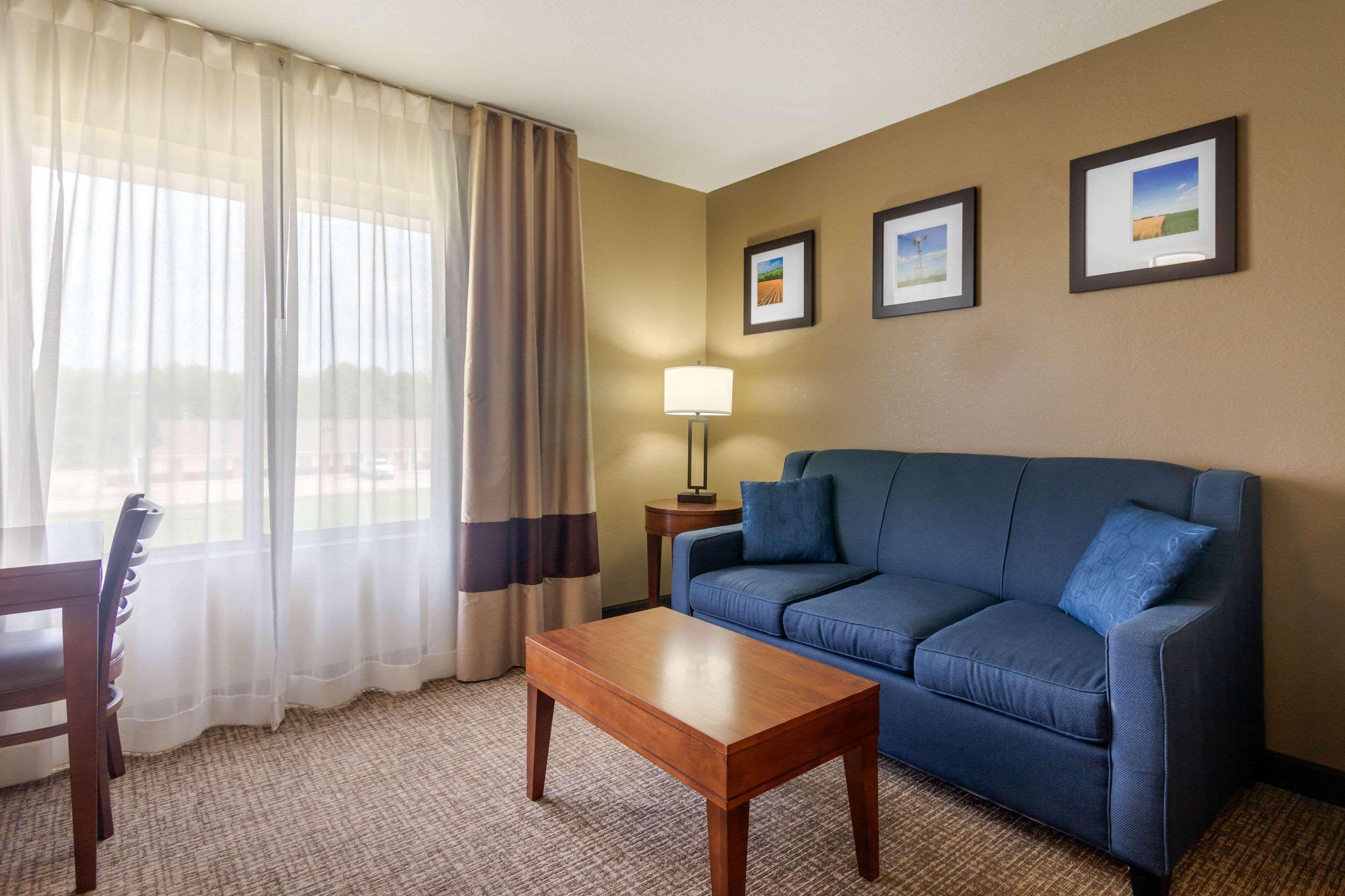 Comfort Inn & Suites Pittsburg Esterno foto