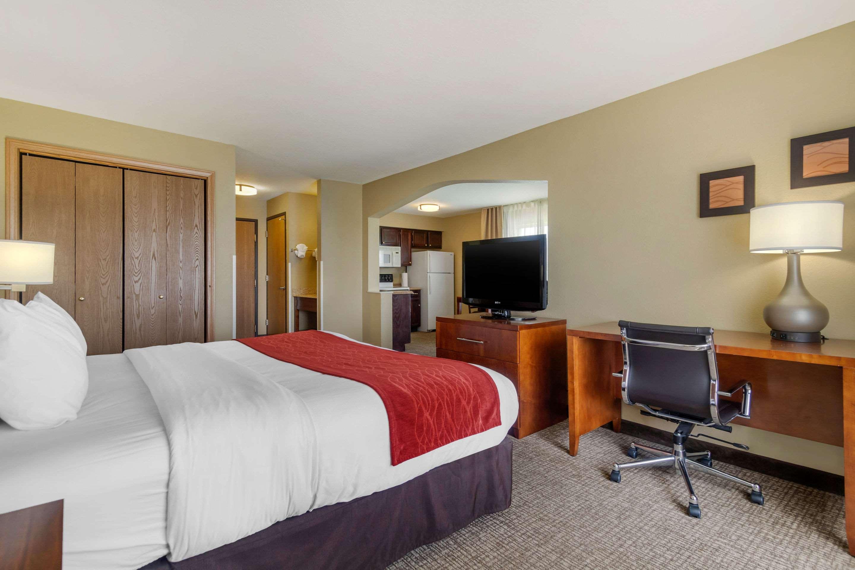 Comfort Inn & Suites Pittsburg Esterno foto