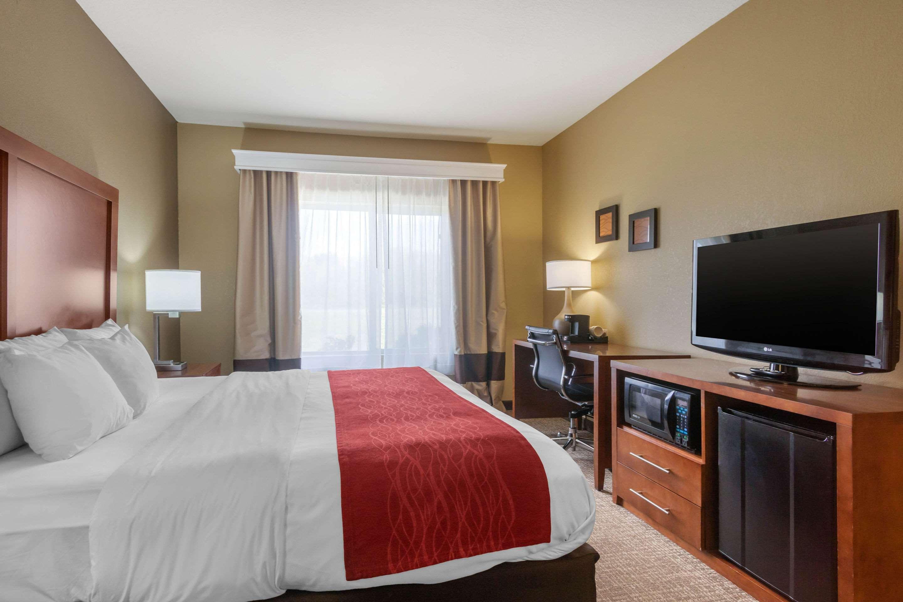 Comfort Inn & Suites Pittsburg Esterno foto