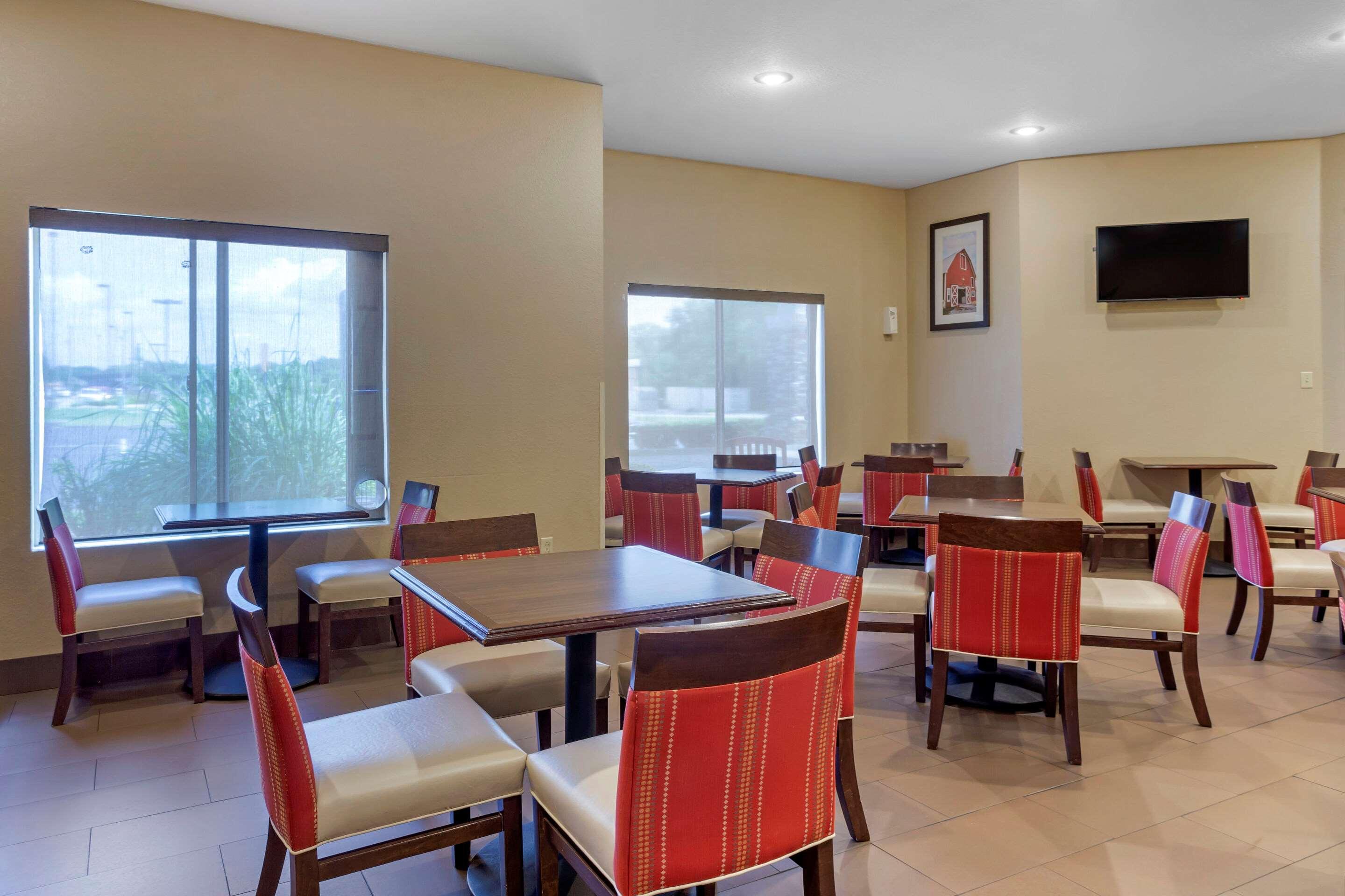 Comfort Inn & Suites Pittsburg Esterno foto