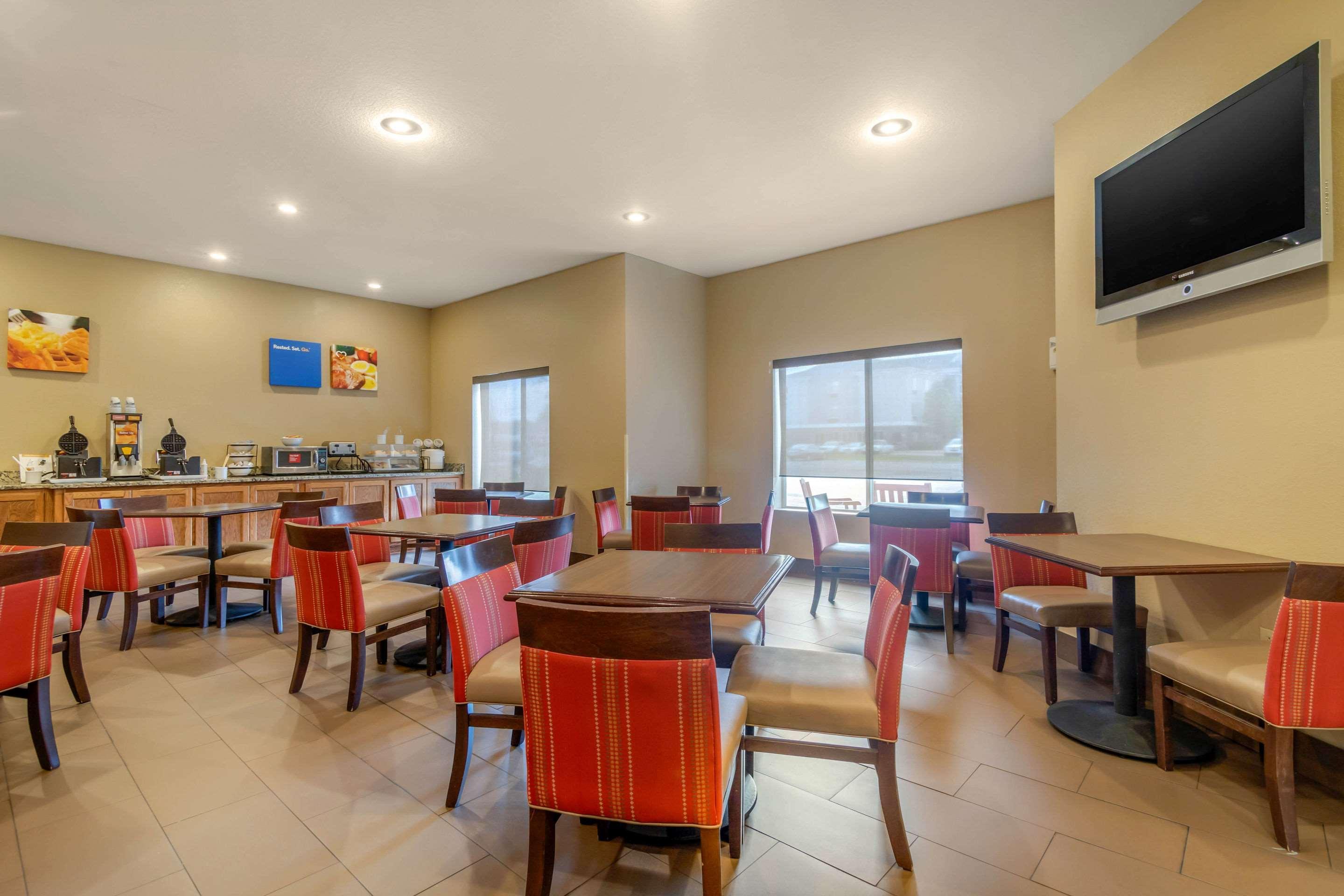 Comfort Inn & Suites Pittsburg Esterno foto