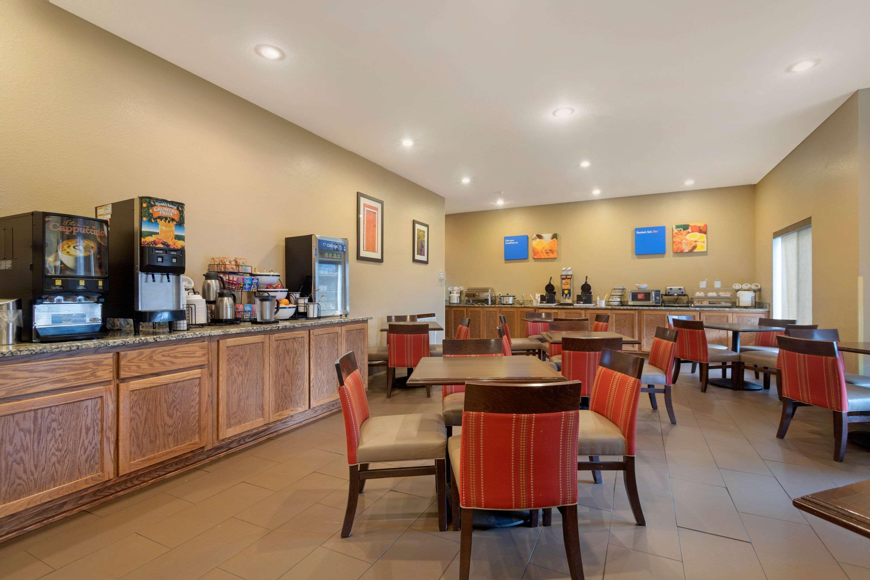 Comfort Inn & Suites Pittsburg Esterno foto
