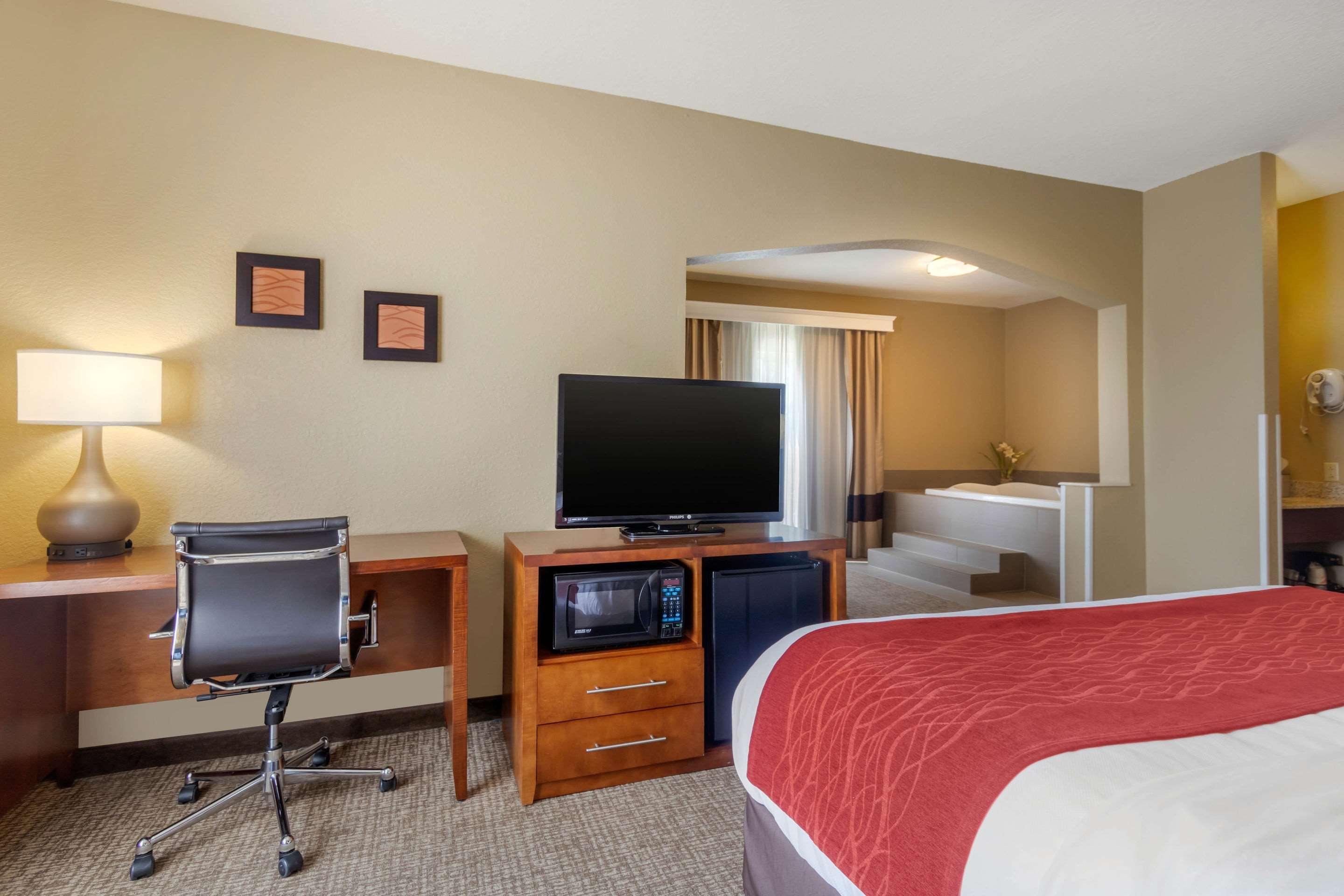 Comfort Inn & Suites Pittsburg Esterno foto