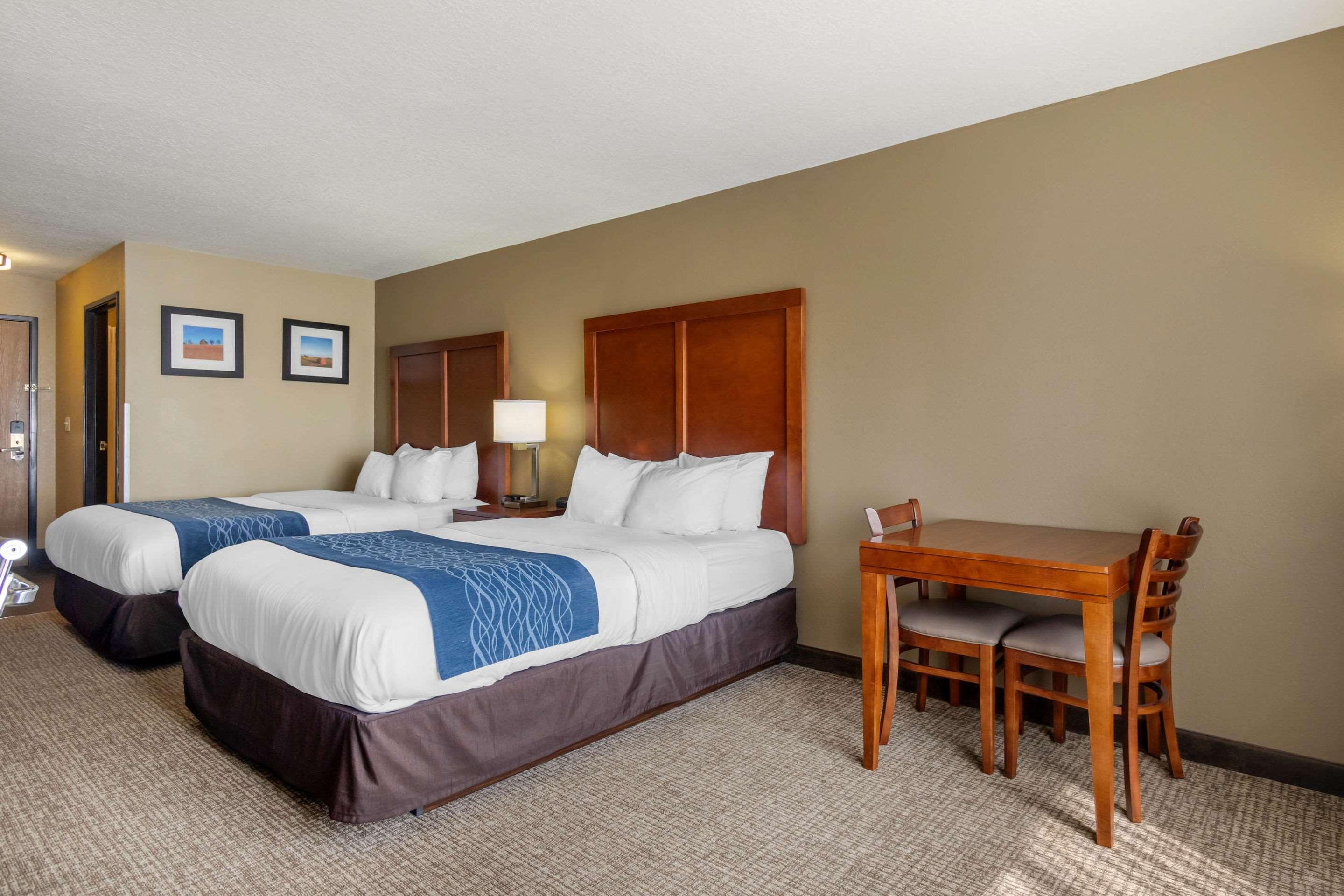 Comfort Inn & Suites Pittsburg Esterno foto