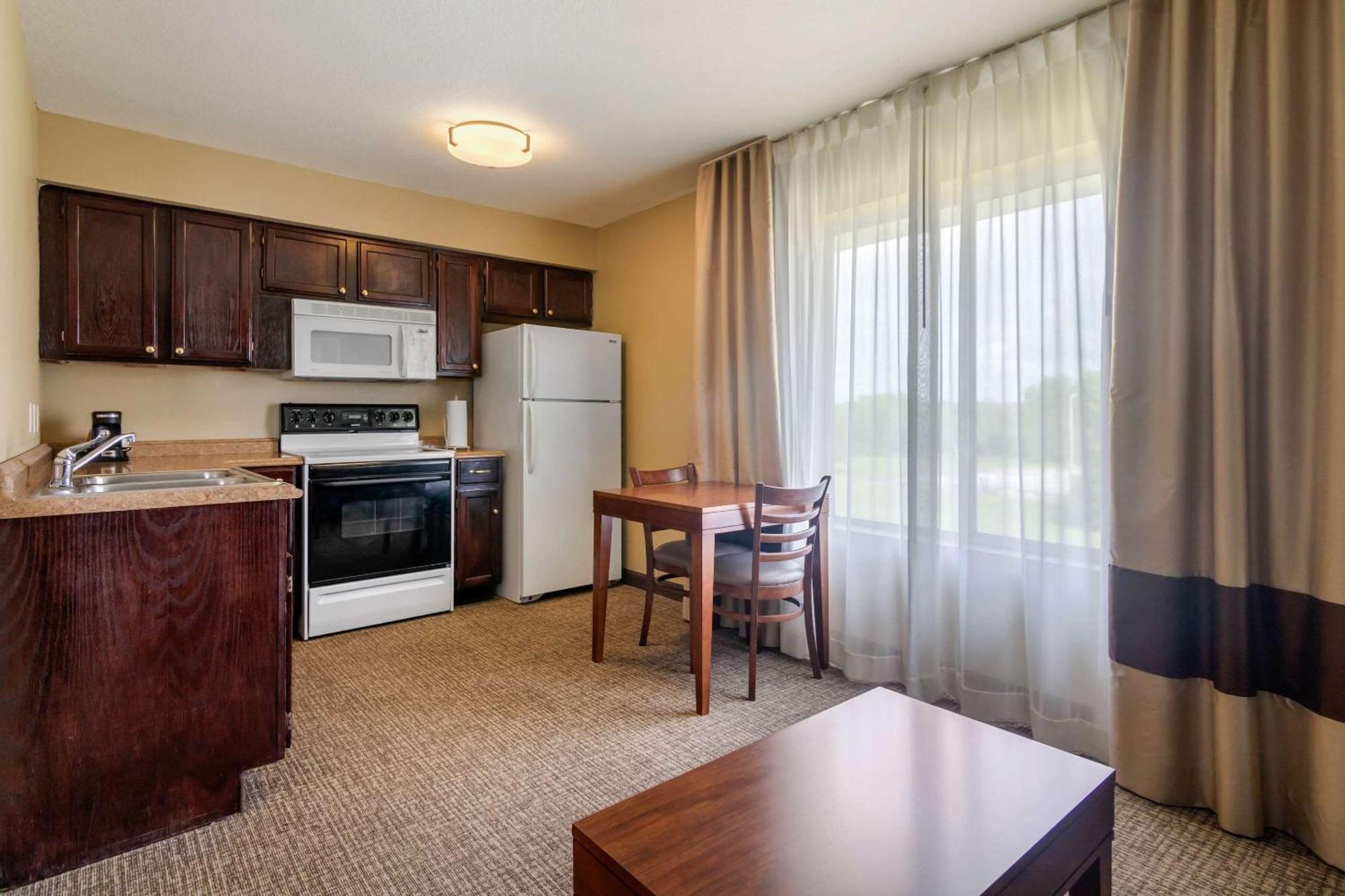 Comfort Inn & Suites Pittsburg Esterno foto