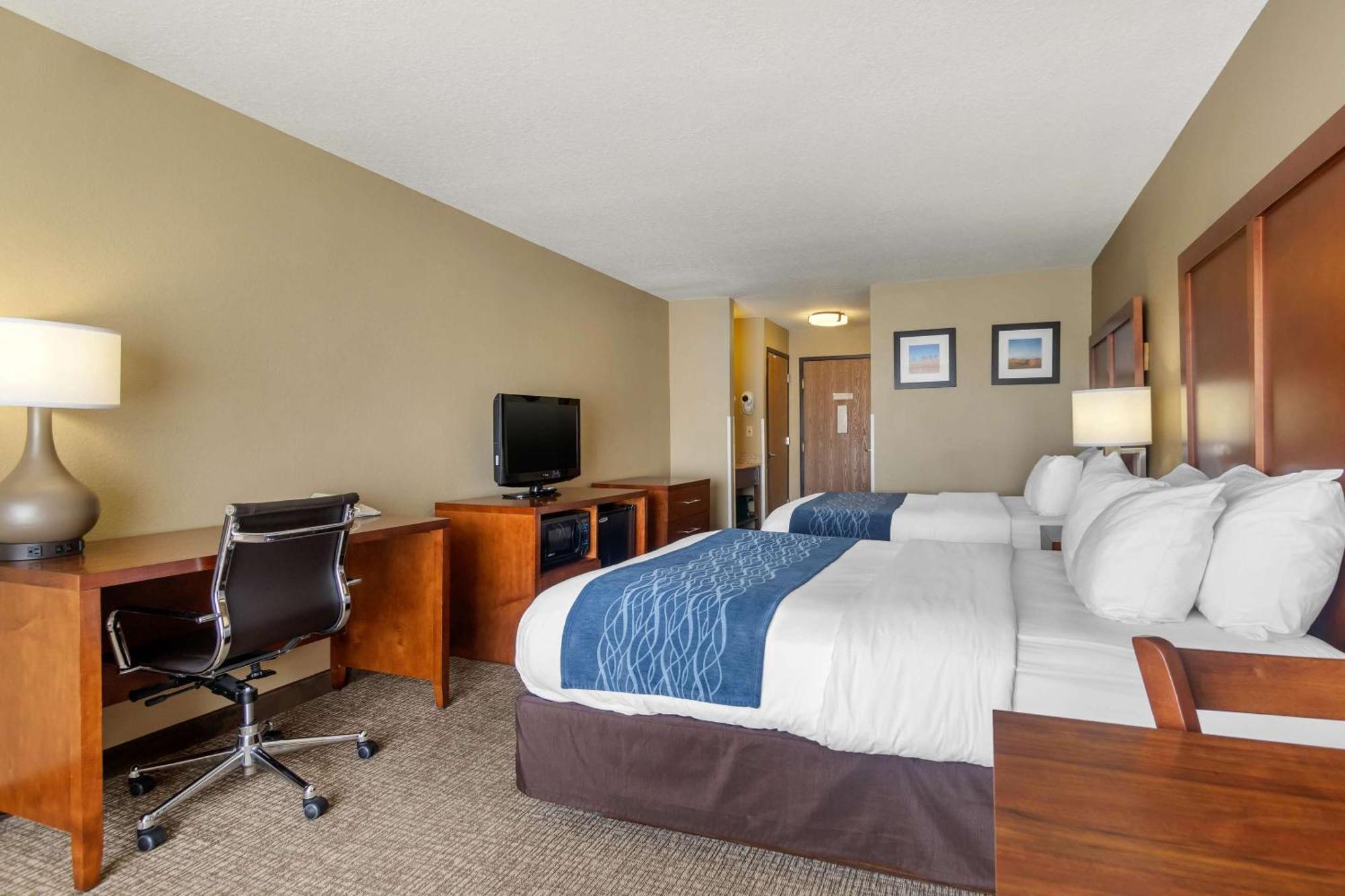 Comfort Inn & Suites Pittsburg Esterno foto